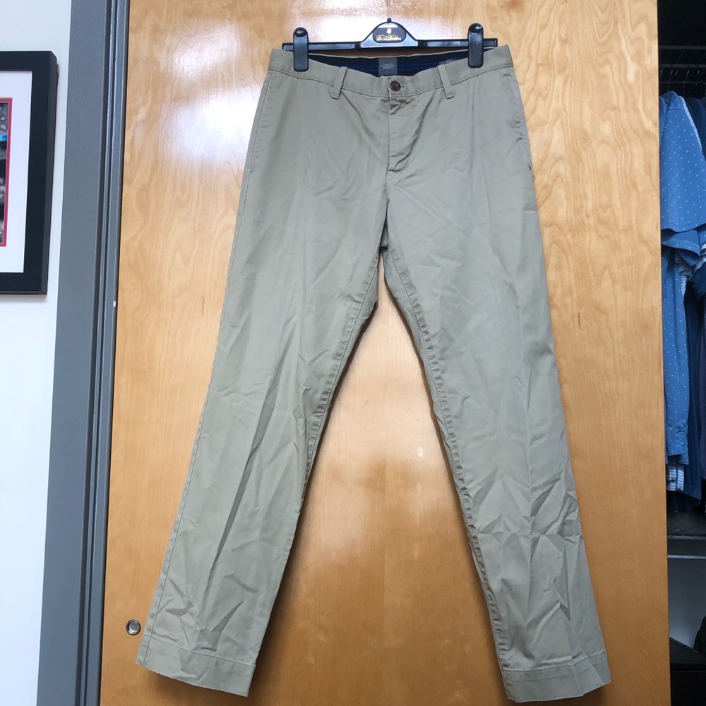 Gap classic khaki 32 x 32